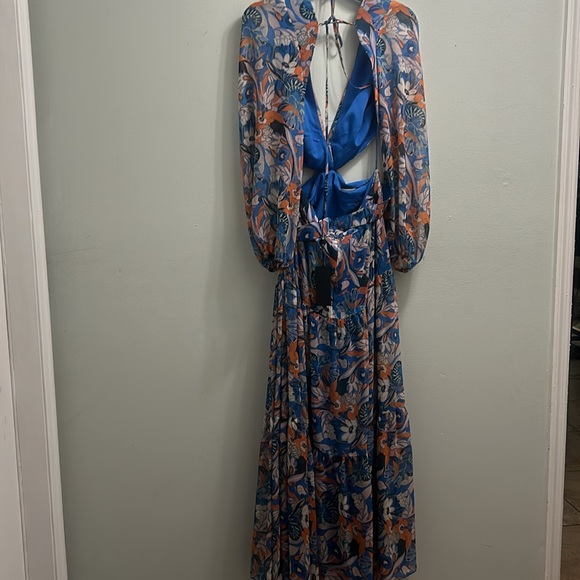 NWT GIANNI BINI LONG FLORAL PRINT LONG SLEEVE DEEP V NECK CUT OUT TIERED DRESS - Picture 3 of 7